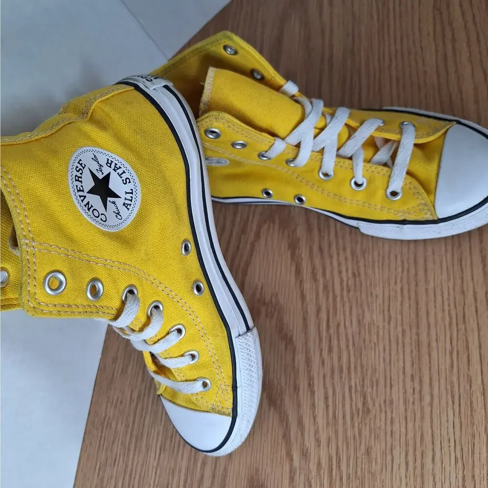 Converse Chuck Taylor All Star Big Logo High Top Sneakers Yellow (Youth Size 2)